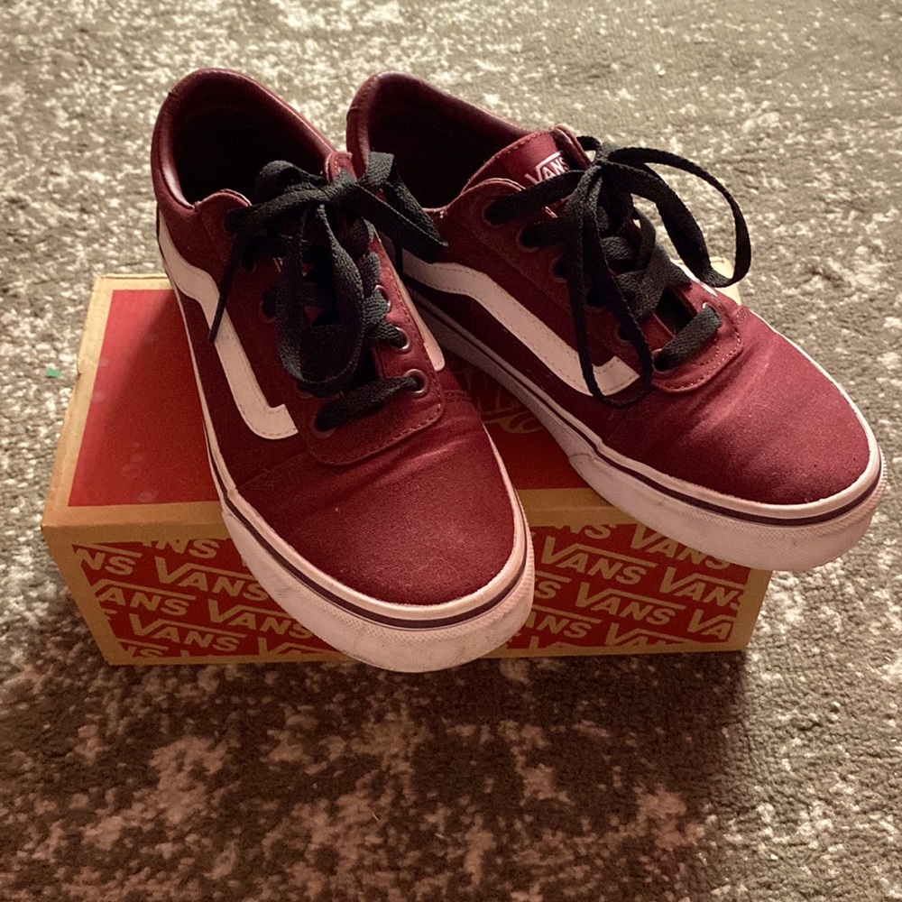 SOLD // Maroon vans 🛹